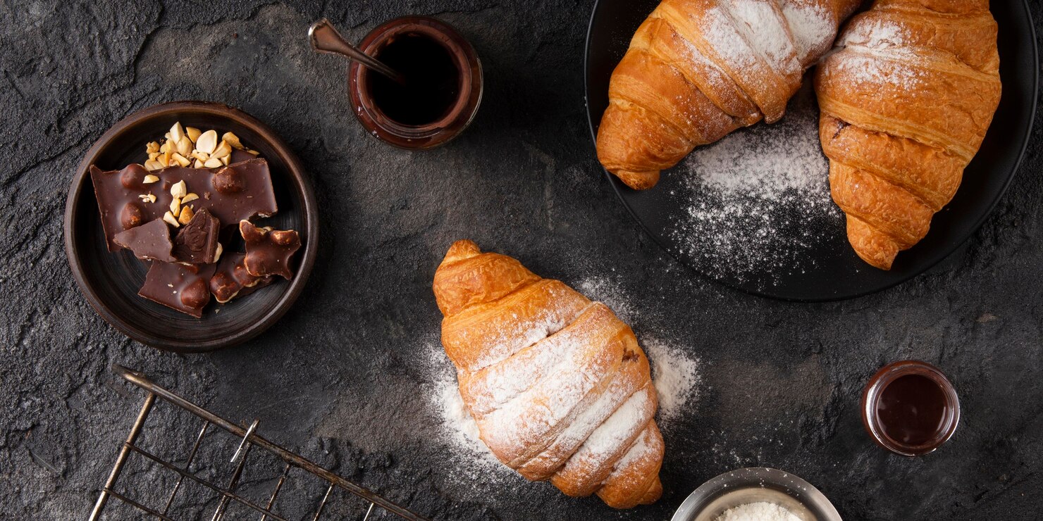 Cornetti e croissant freschi